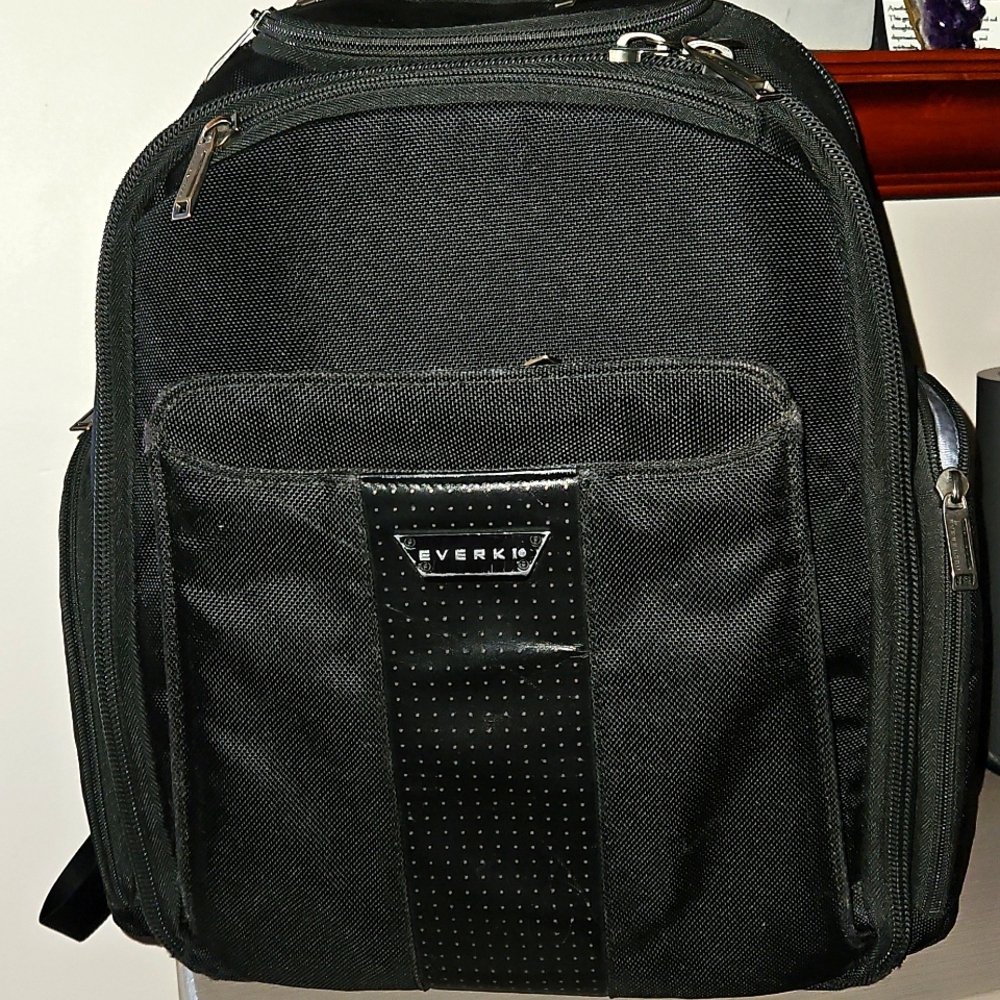 EVERKI VERSA BLACK LAPTOP BACKPACK